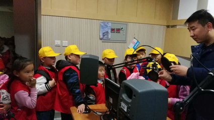 小记者班学员走进无锡广电,探秘节目制作全过程